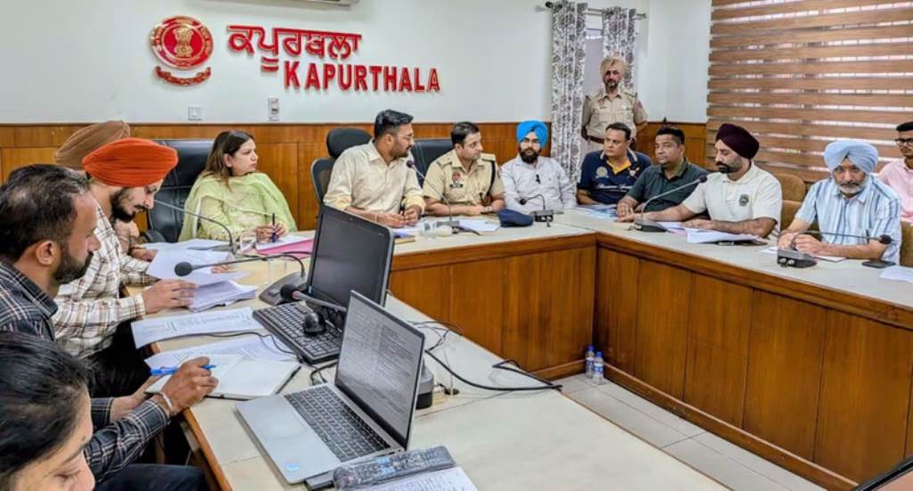 Deputy Commissioner Mr Akash Bansal orders the officials to resolve the complaints of the traders as soon as possible Chairman Kanwar Iqbal Singh